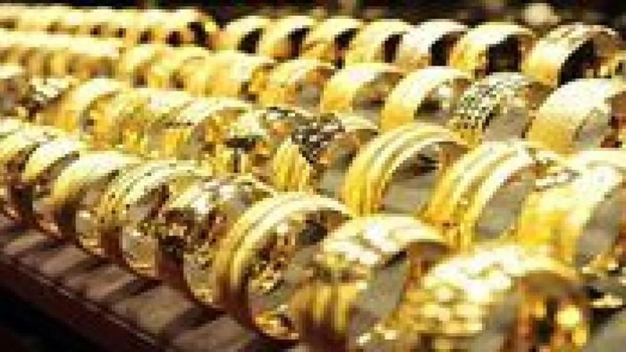 تراجع جديد في أسعار الذهب وسط تقلبات تشهدها الأسواق العالمية اليوم